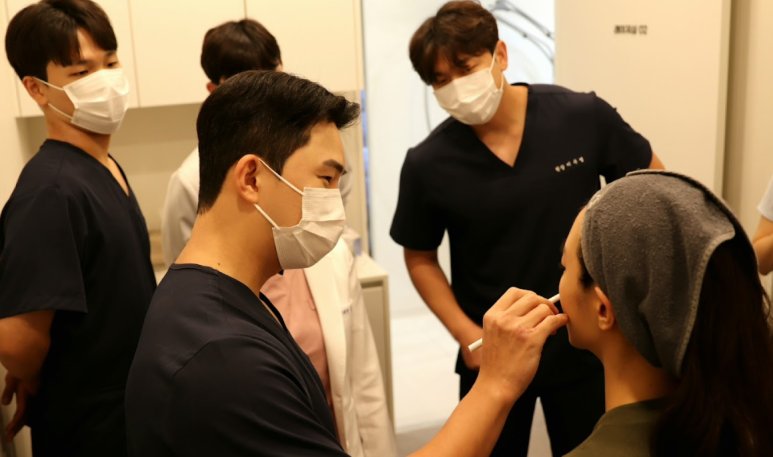 강남 피부 얇은 사람도 가능한 스킨부스터